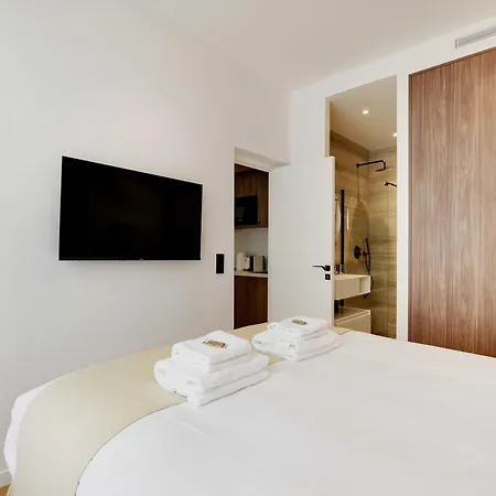 Lovely Refurbished In Vibrant 18th District Paris