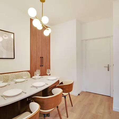 Lovely Refurbished In Vibrant 18th District