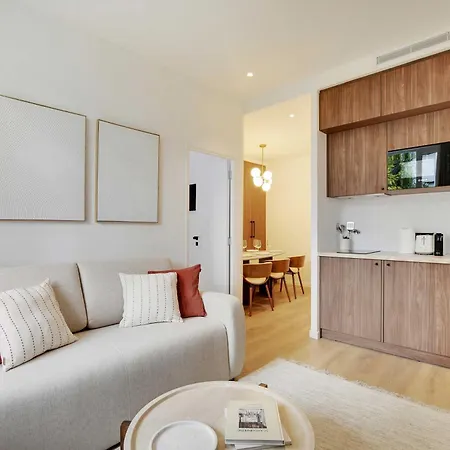 Apartment Lovely Refurbished In Vibrant 18th District *