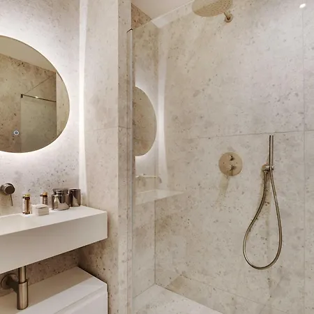 Lovely Refurbished In Vibrant 18th District
