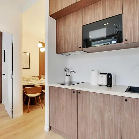 Lovely Refurbished In Vibrant 18th District * Parigi