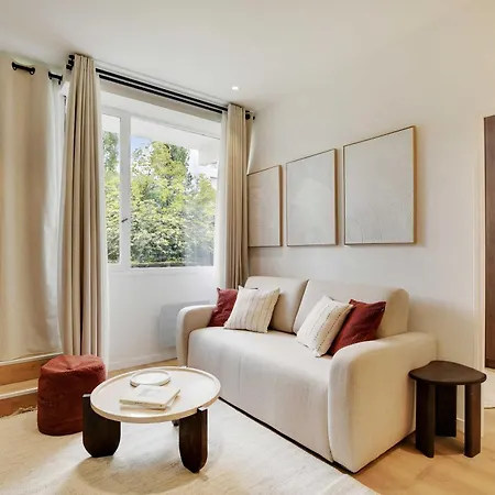 Appartamento Lovely Refurbished In Vibrant 18th District Parigi